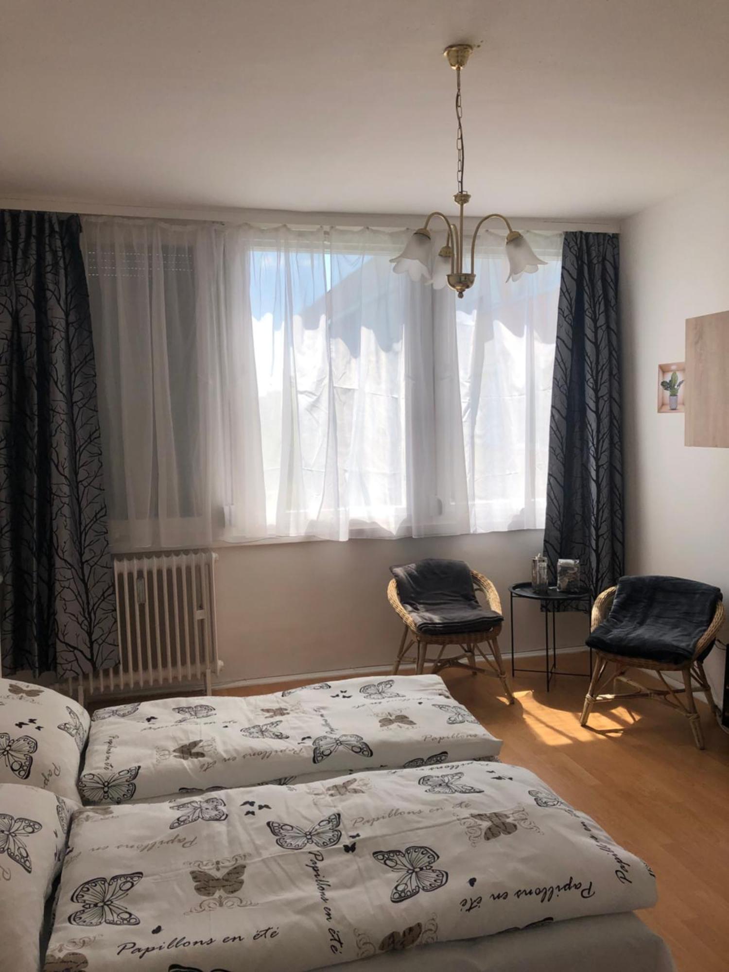 Juti Apartman Eger Buitenkant foto