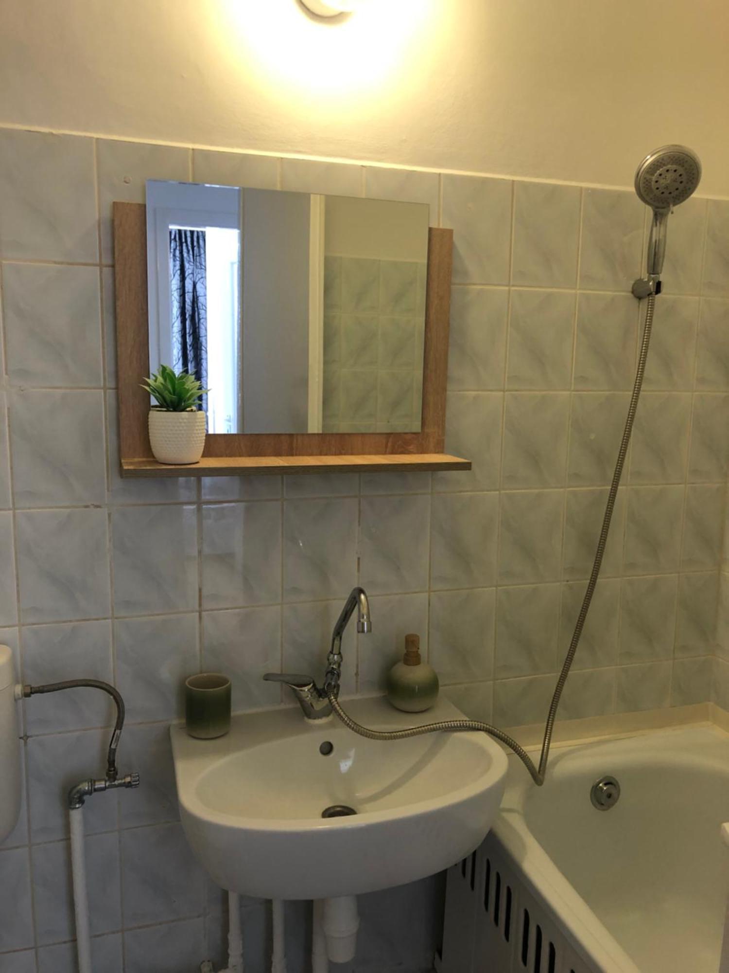 Juti Apartman Eger Buitenkant foto